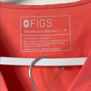 FIGS Women's Coral Set